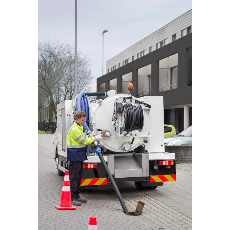 QUO-09352 / SO-014925 VFW Fuso Canter mit RioCom